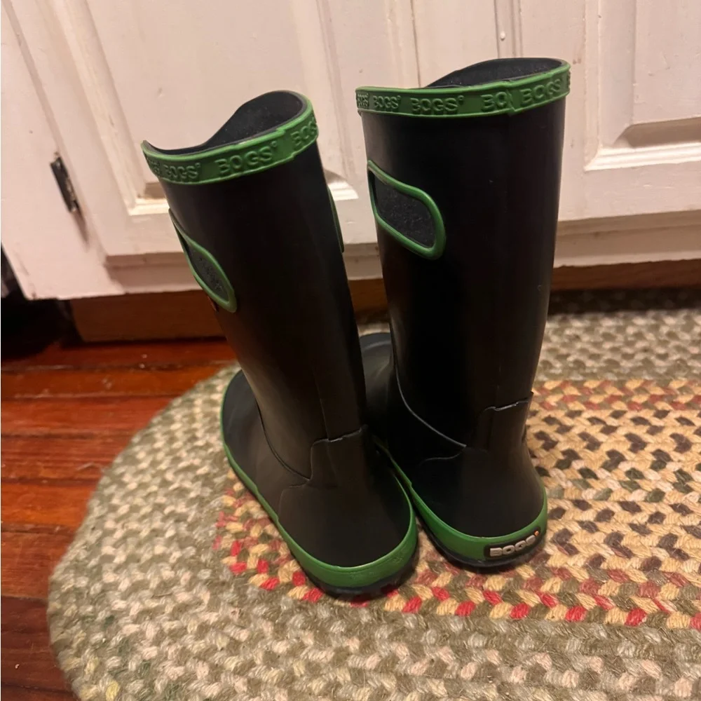 BOGS waterproof Boots girls boys youth size 4